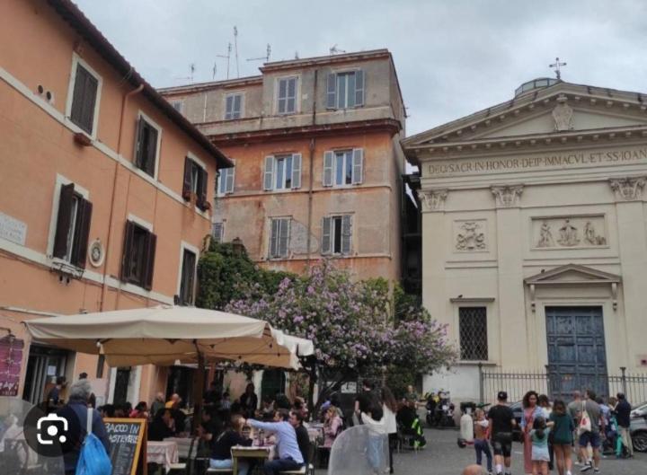 Central Apartment In Trastevere Rom Eksteriør billede